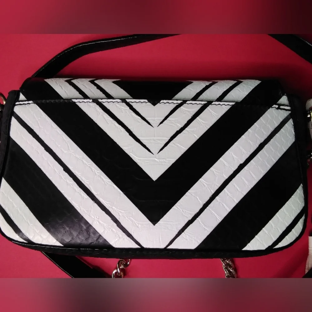 Victoria's Secret crossbody / clutch - Picture 4 of 9